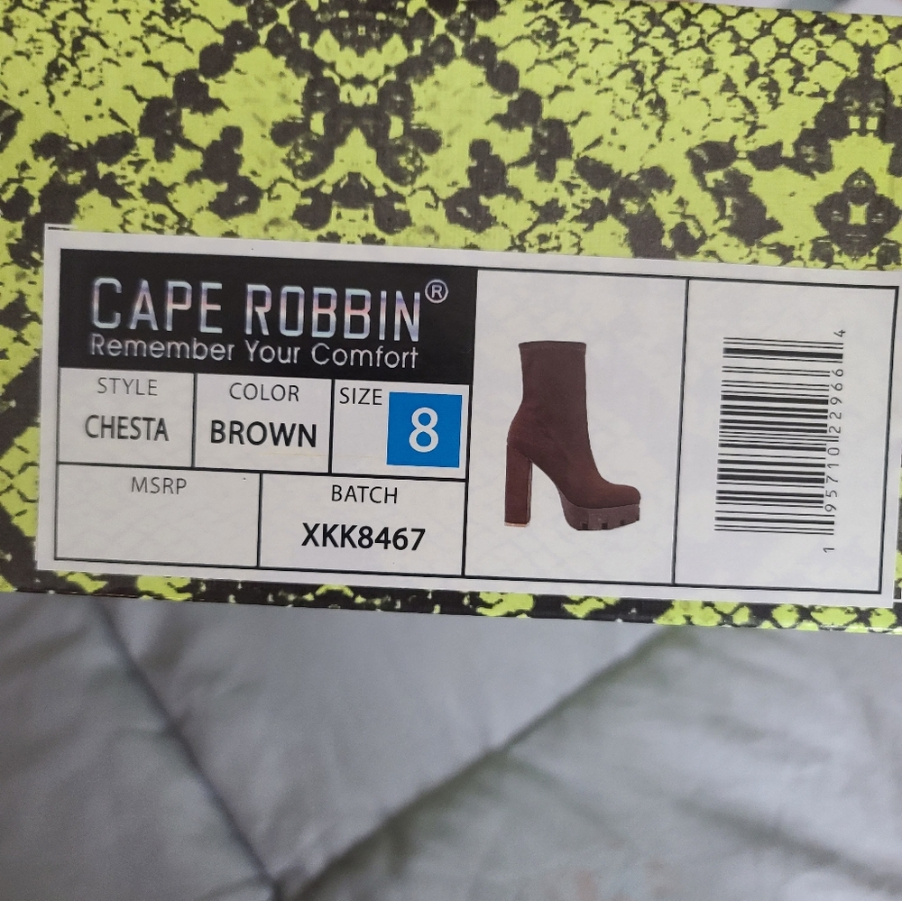 Boots - Picture 4 of 4